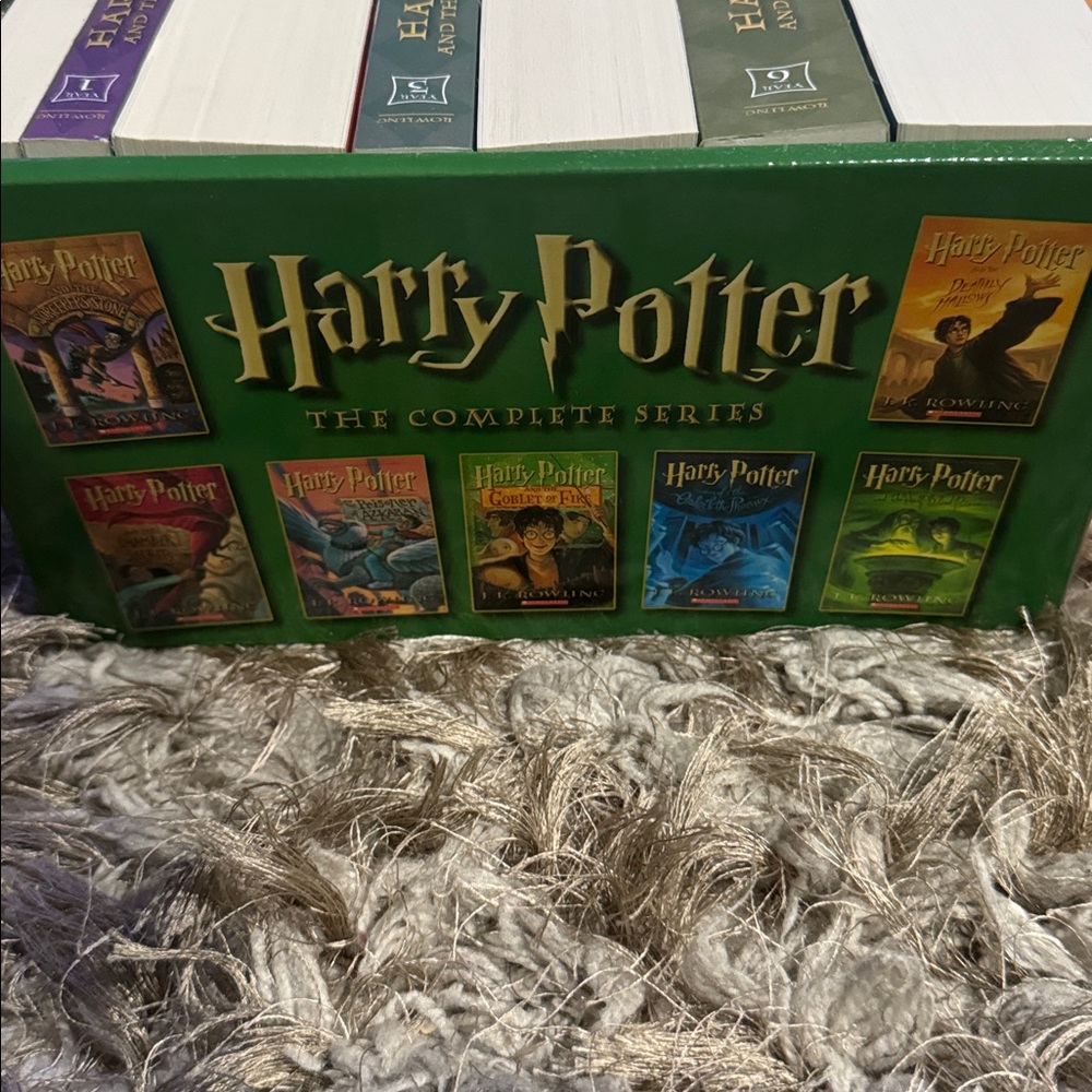 Harry Potter Box Set  Used in a good condition - Picture 3 of 4